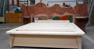 Letto Eucalipto in legno su misura artigianale